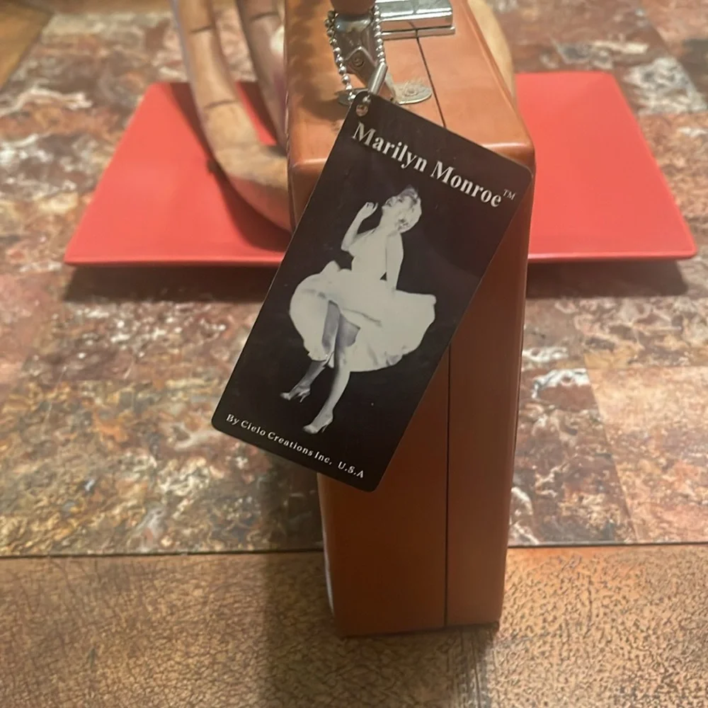 Marilyn Monroe Red Lipped Portrait cigar box suitcase NWT